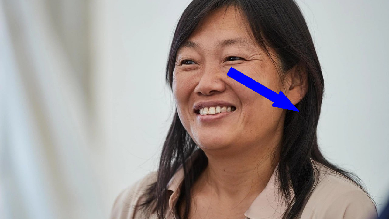 Довольное лицо самой богатой женщины России